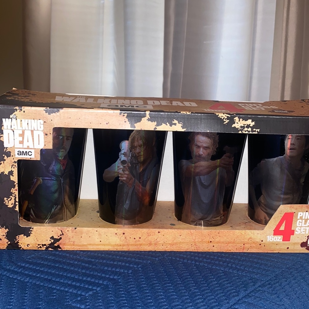 🆕 AMC The Walking Dead 4 pint glass set